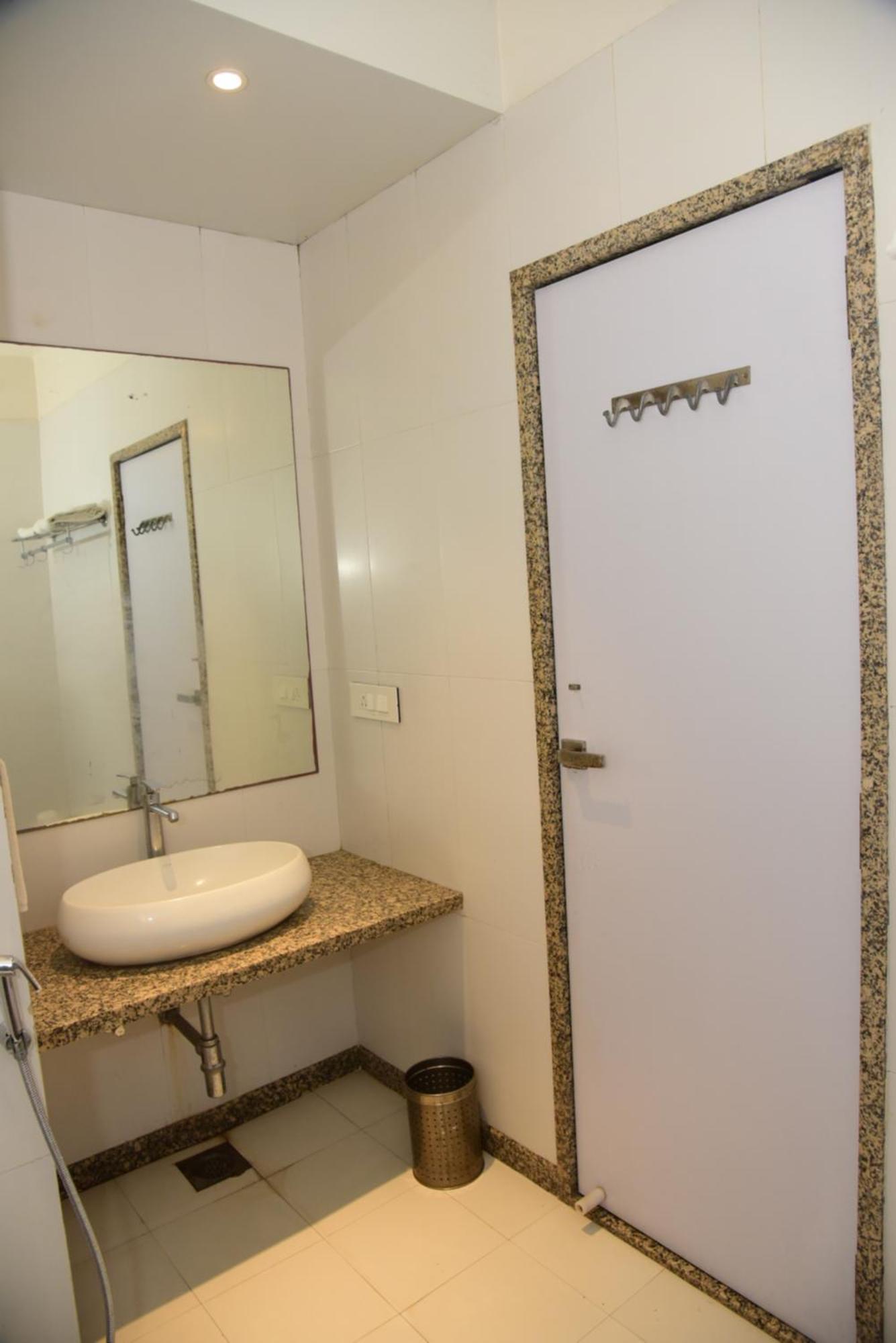 Srijan Inn Abu Road Ngoại thất bức ảnh
