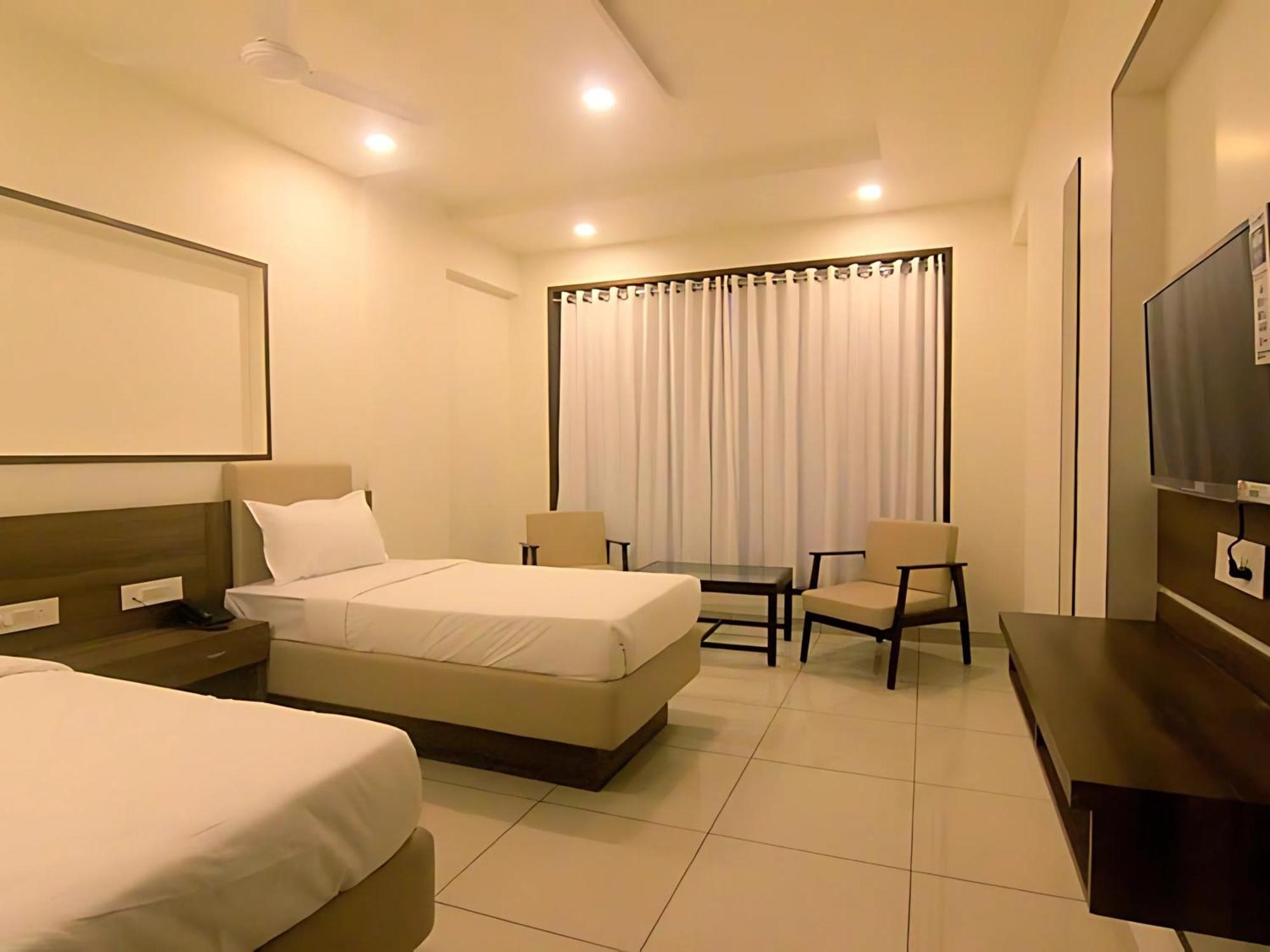Srijan Inn Abu Road Ngoại thất bức ảnh
